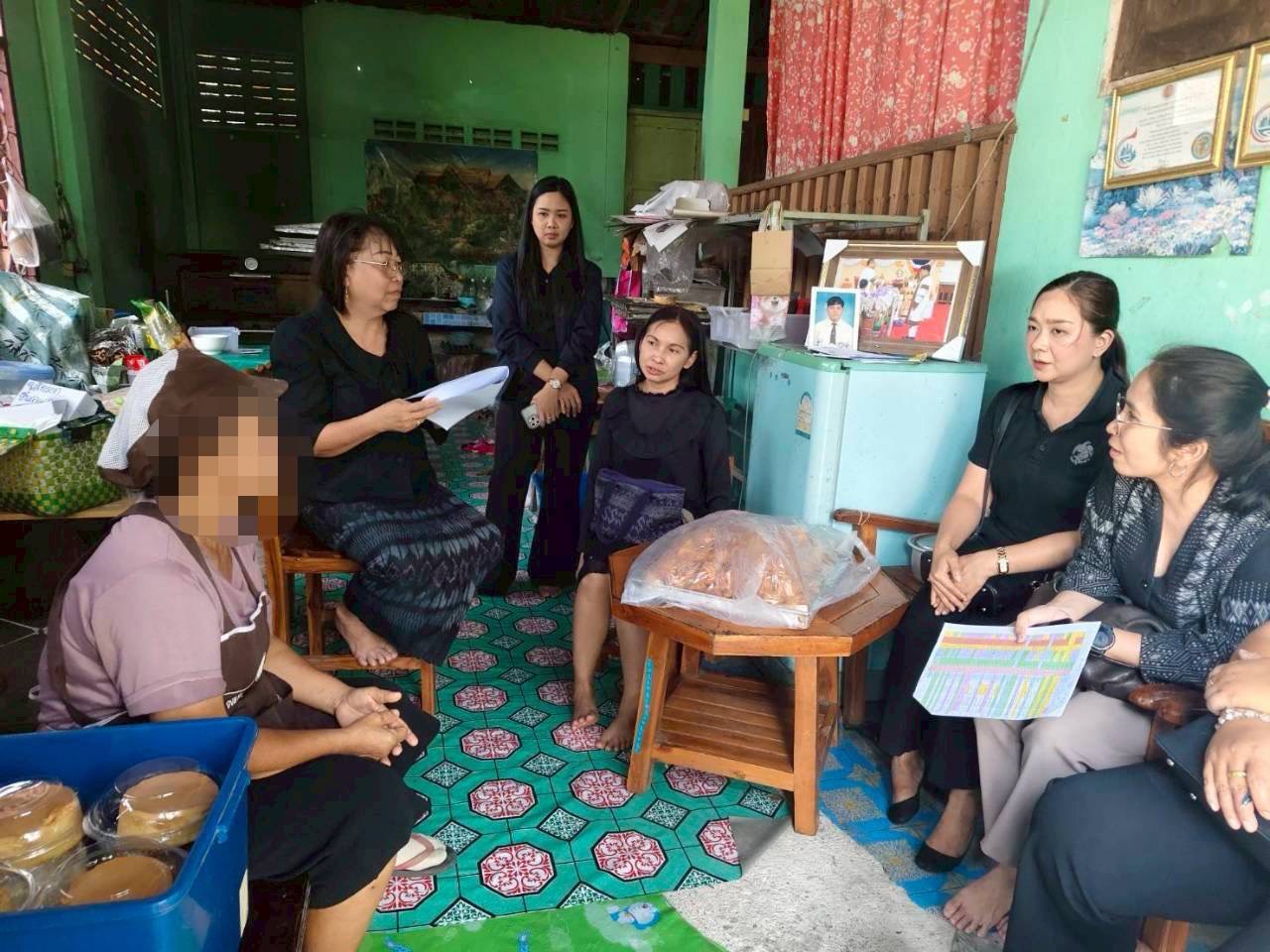 🚙🚙พช.อุตรดิตถ์ เดินหน้าขับเคลื่อนกองทุนพัฒนาบทบาทสตรี จัดคลินิกกองทุนฯ เคลื่อนที่ ในพื้นที่อำเภอท่าปลา 🐠🐠